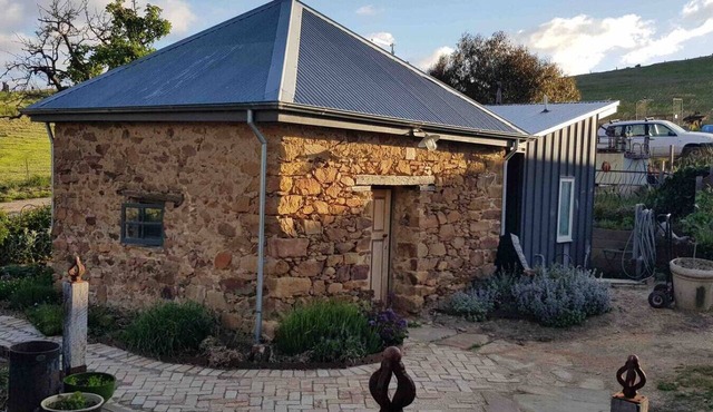 Heritage Listed Blacksmiths Villa in Yandoit