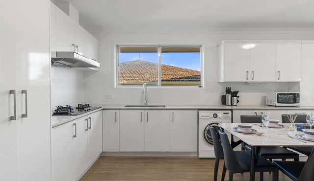 High-Value 4Beds | Workspace | Near Mall & Highway in Macgregor