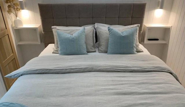 HighTide- luxury apartment, almost on the beach. in Corlette