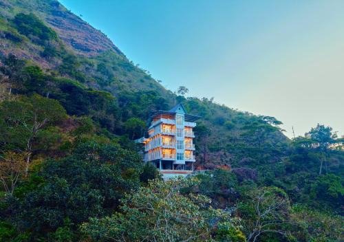 Hill Breeze Pool Resort Vagamon by VOYE HOMES