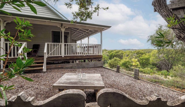 Hillview—Spacious Bushland Haven with Scenic Views in Naturaliste
