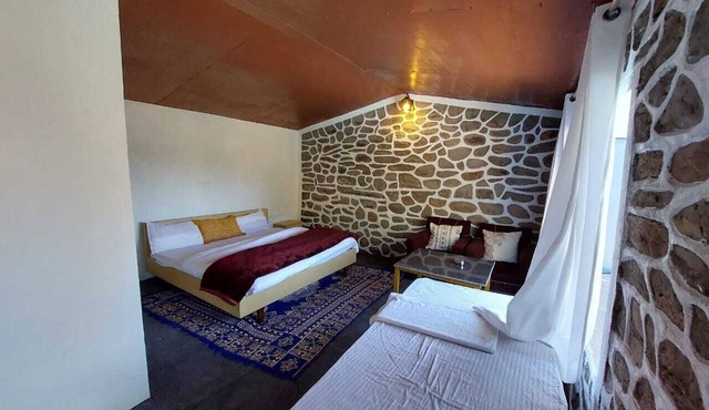 Himwanderer Camps and Cottages Pangot