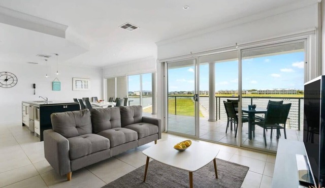 Hindmarsh Island - Waterfront Luxury, Wi-Fi, Linen in Hindmarsh Island