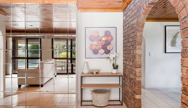 Hobbit House Inspired 4BR cozy Fairytale Cottage in Robertson
