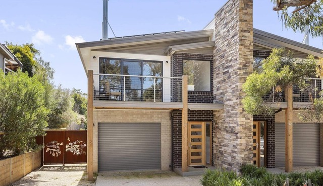 Holmly 1 - Premium Position, Walk to Everything! in Anglesea