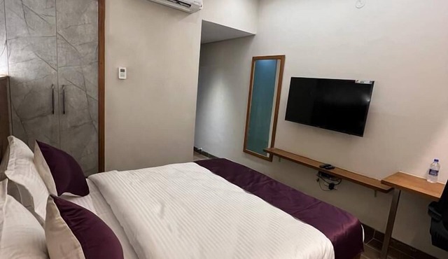 Hotel 5 Elements Madhapur in Hyderabad