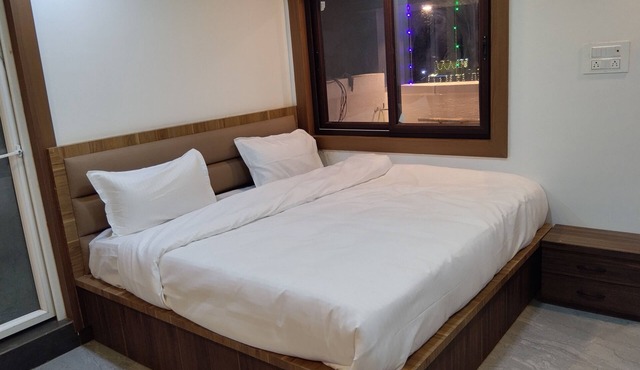 Hotel 7R Residency
