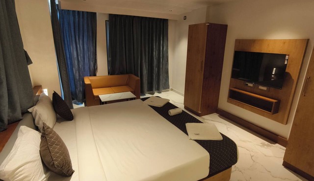 Hotel Arya Executive in Sawardari