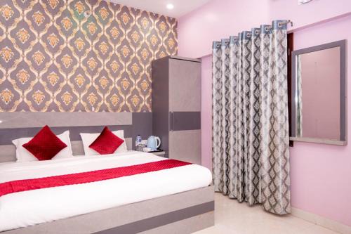 Hotel Ayodhya Palace - 400 Mtrs from HANUMAN GARHI in Ayodhya