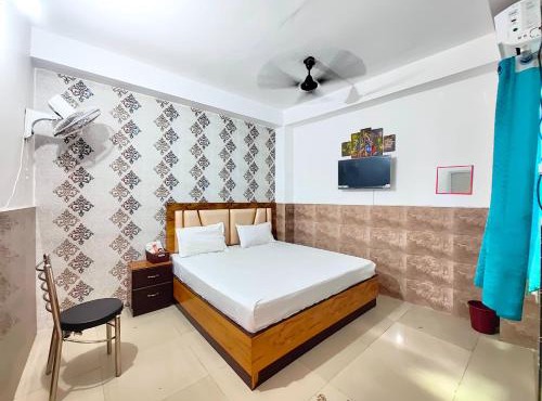 Hotel Ayodhya SARAL STAY INN - Near 450m Ramjanambhoomi -Fully Air Conditioning Rooms -Free Wifi -Free Parking -Best Hotel In City in Ayodhya