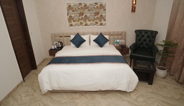 Hotel Chandigarh Heights - Airport Road Manali Highway Transit Hotel in Kharar