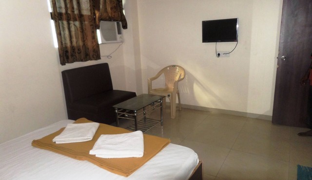 Hotel Cosmo Lodging in Bhiwandi