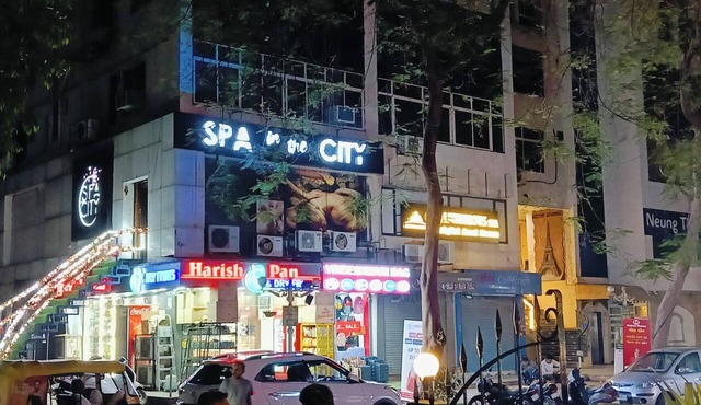 Hotel Crown in Ahmedabad