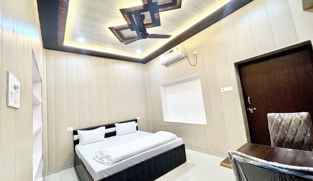 Hotel DEV VILLA GUEST HOUSE - VARANASI in Varanasi