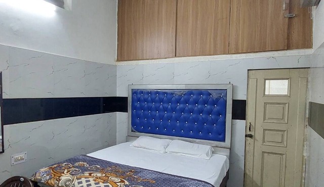 Hotel Dharma Hapur