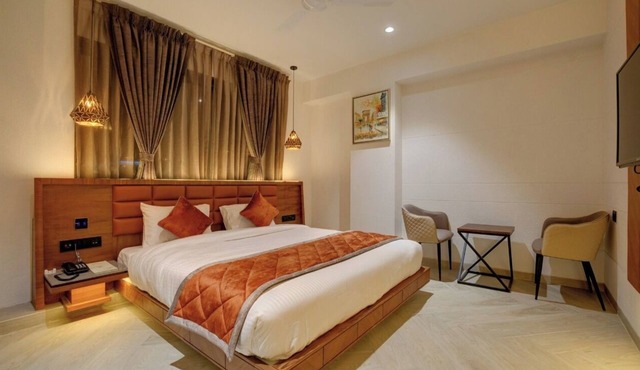 Hotel Diamond 26 in Surat