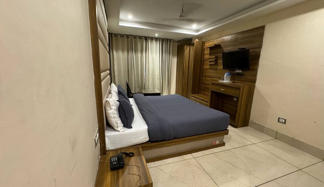 Hotel Green Leaf By T And M Hotels