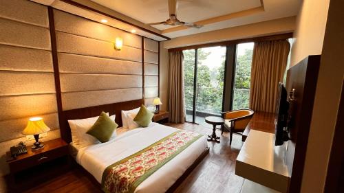 Hotel IP Royal By Qotel
