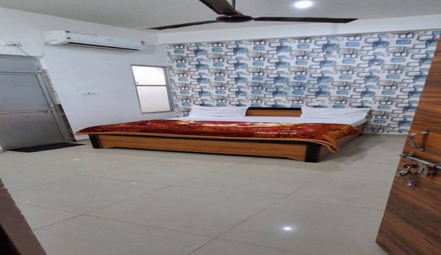 Hotel MeenakshI Palace Kanpur