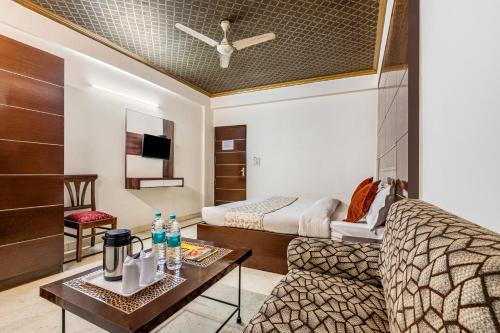 Hotel Nice Palace in New Delhi