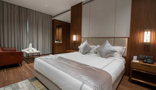 Hotel Park Central in Ahmednagar
