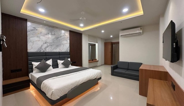Hotel Peacock in Anand