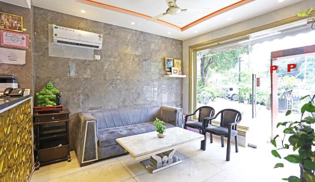 Hotel Preet Inn 05 Mints Walking Distance Nizamuddin Railway Station in New Delhi