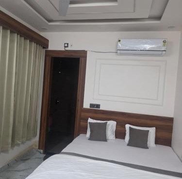 Hotel R R Tripathi