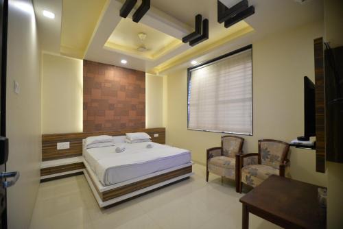 Hotel Radhe Krishna in Solapur