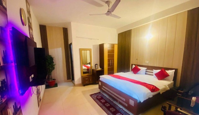 Hotel Rajhans Regency