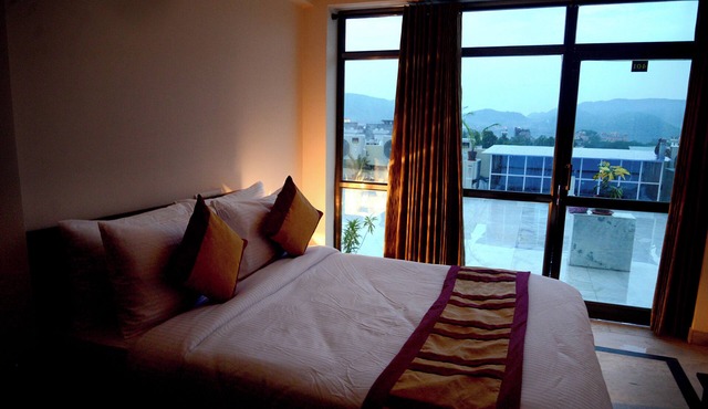 Hotel Roselle Heights in Jaipur