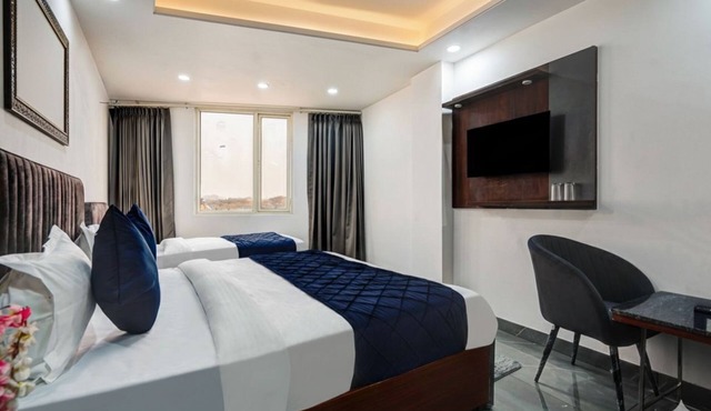 HOTEL S R STAY NEAR IGI DELHI AIRPORT