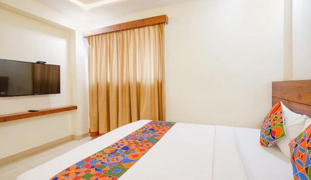 HOTEL SAVI iNN NEAR BENGALURU PALACE