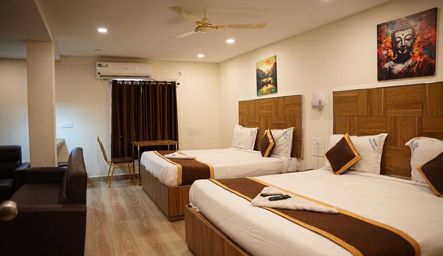 Hotel Savithas Grand in Penumuluru