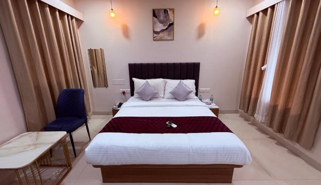 Hotel Silver Leaf - Vile Parle East - Near Mumbai Airport in Mumbai