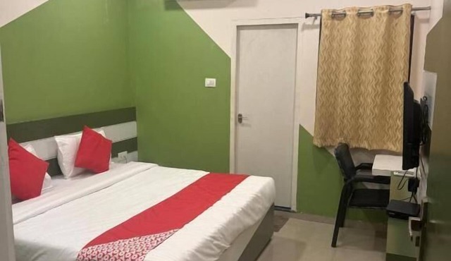 Hotel SR in Sanwer