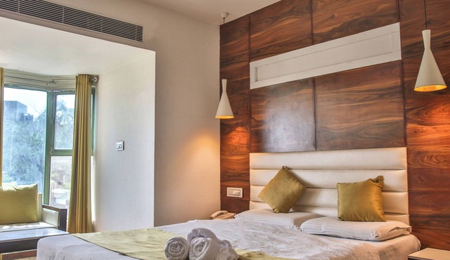 HOTEL SUN 'N' SHINE in Bhavnagar