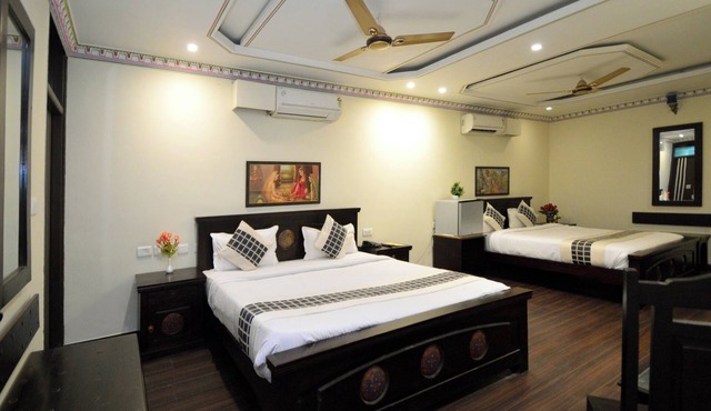 HOTEL SURYA GARH
