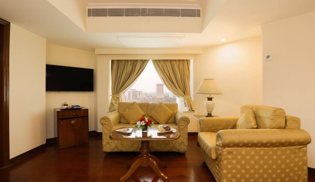 Hotel The Royal Plaza