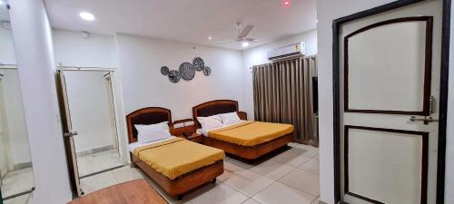 HOTEL TIRTH in Ankleshwar