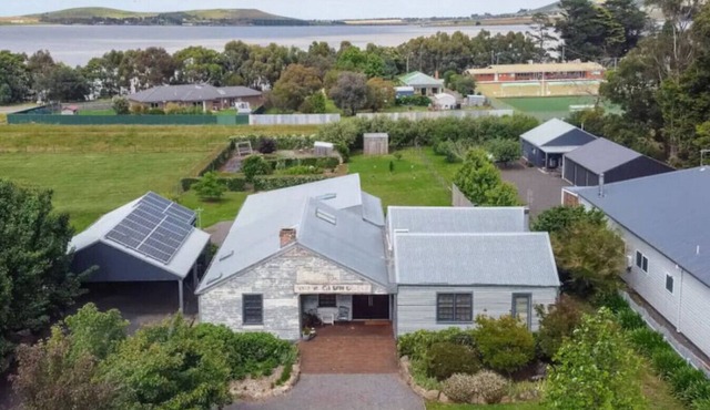 Huckers Bakery: A Restful Country Retreat with Charm & Character in Learmonth