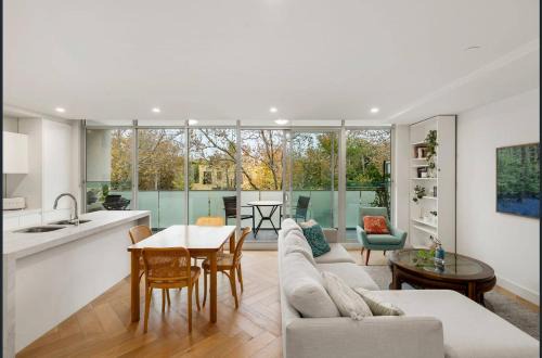 Iconic Elwood Executive 2BR Apt. in Melbourne