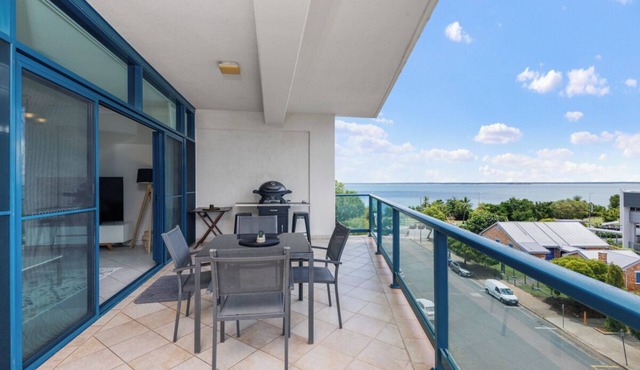 Ideal CBD Location, Harbour Views, Pool/Gym + BBQ in Darwin