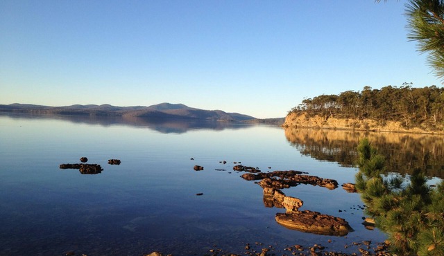 Impression Bay Lodge - Luxury Waterfront Property in Premaydena