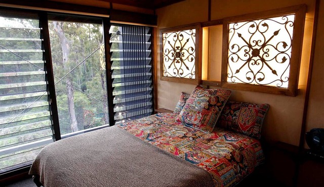 Impressive Gold Coast Tree House Ideal for Unique Queensland Holidays in Gold Coast