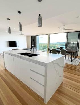 Incredible Views, Open Spaces, Luxury Escapes Townsville Villa in Belgian Gardens