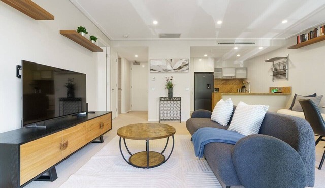 Inner City Escape with Pool and Gym by Glebe Park in Canberra