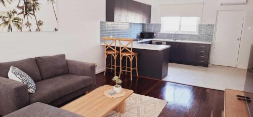Inviting Stay Close to Rockingham and Palm Beach - Hosted by Canstay in Rockingham