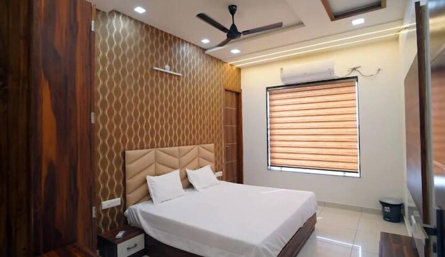 J L Hotel