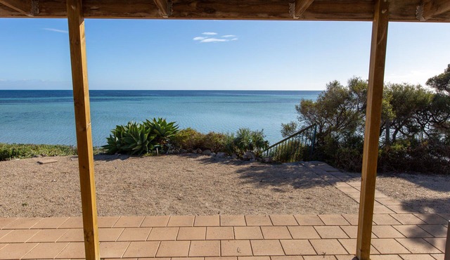 Jacob's Place - Absolute Beachfront Off peak special! in Corny Point